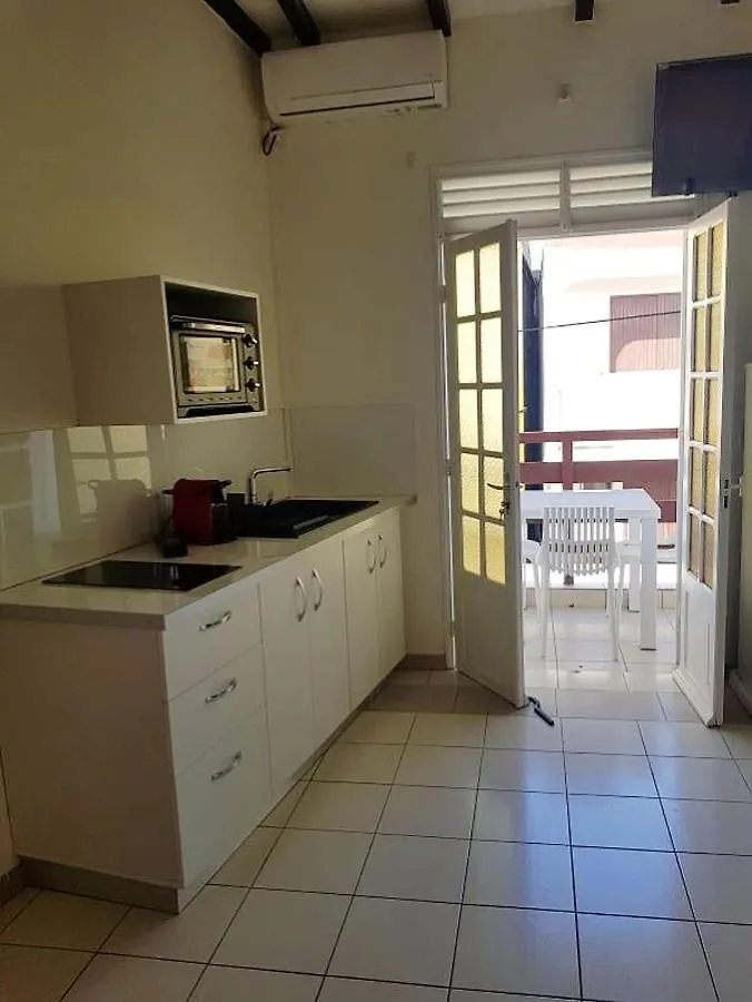 Studio Cosy Proche Du Centre De Baie Mahault 22 M² Parking Inclus アパート